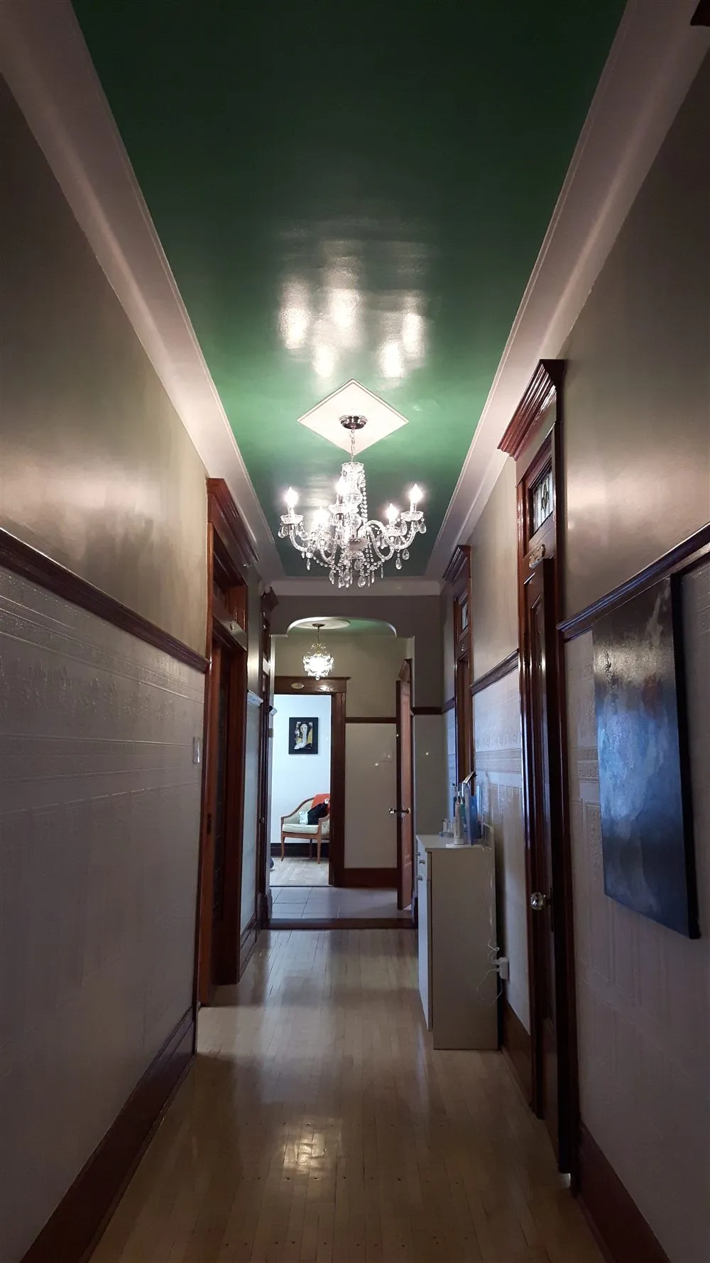 Notre couloir, dans un bâtiment typique du Plateau